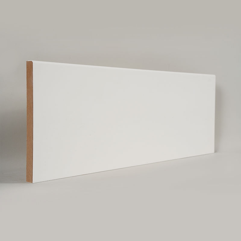 Rodapé de MDF (preenchido com primer e branco pérola) 1/2' x 5 1/2'