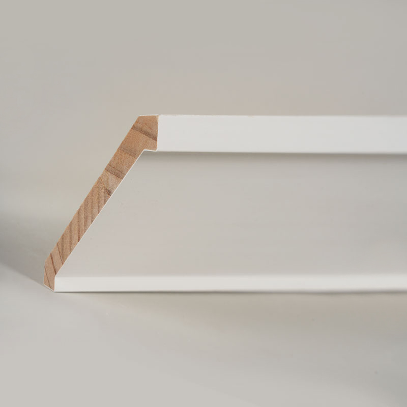Moldura de coroa em madeira de pinho (preenchido com primer e branco pérola) 3/5' x 4 1/4'