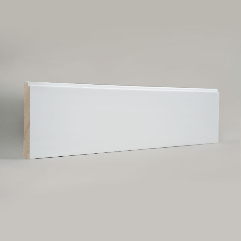 Rodapé de madeira de pinho (preenchido com primer e pintado) - Branco 3/5' x 3 15/16'-A1