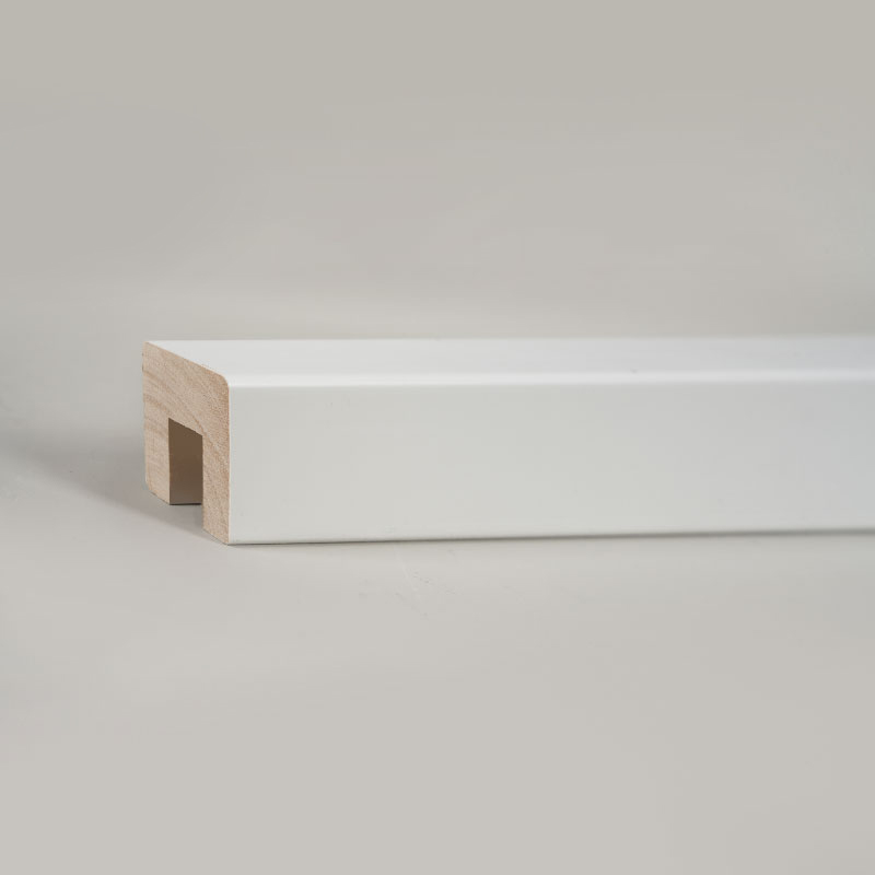 Corrimãos de escada de madeira maciça (preenchidos com primer e pintados) - Branco suíço 1 1/6' x 1 1/6'