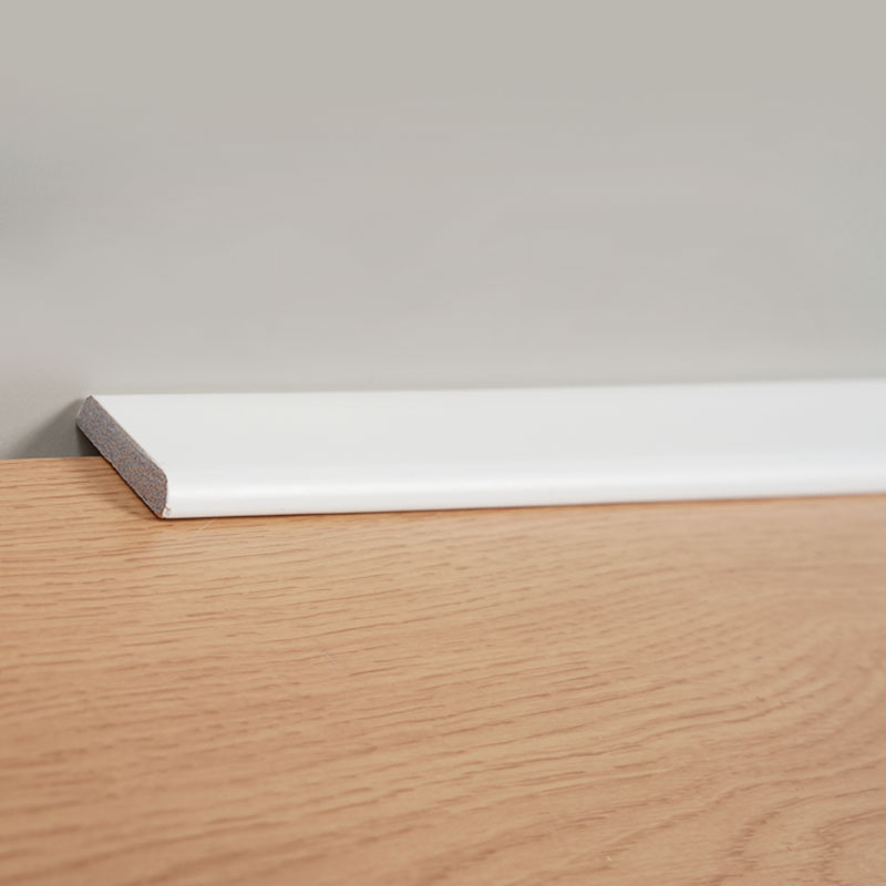 Faixa de transição de madeira maciça (preenchida com primer) - branca 6/25'x1 3/8'