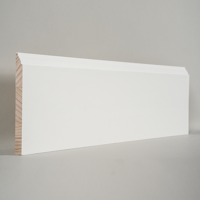 Rodapé de pinho (preenchido com primer e branco pérola) 3/5' x 5 1/4'