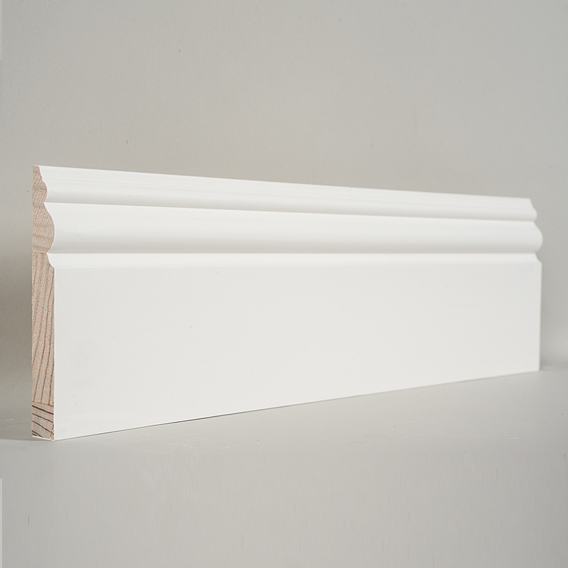 Rodapé de pinho (preenchido com primer e branco pérola) 3/5' x 4 1/2'