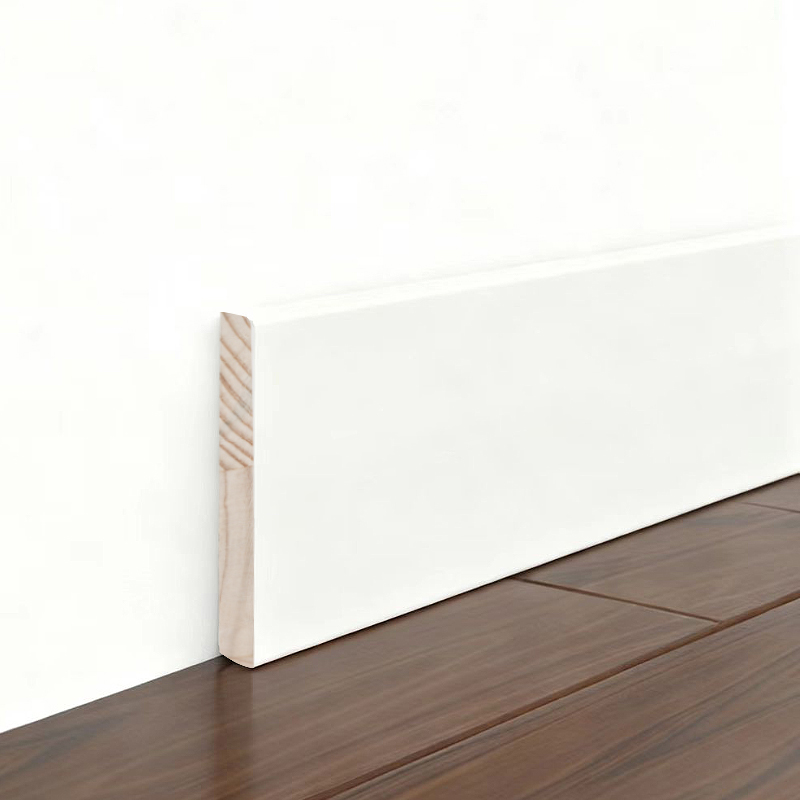 Rodapé de pinho (preenchido com primer e branco pérola) 1/2' x 3 1/2'