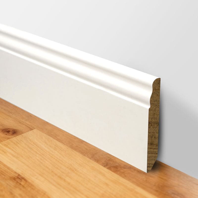 Rodapé de madeira maciça (preenchido com primer e pintado) - Branco 3/5' x 3 15/16'