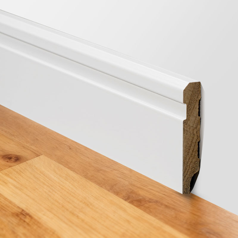 Rodapé de madeira maciça (preenchido com primer e pintado) - Branco 3/5' x 3 1/6'